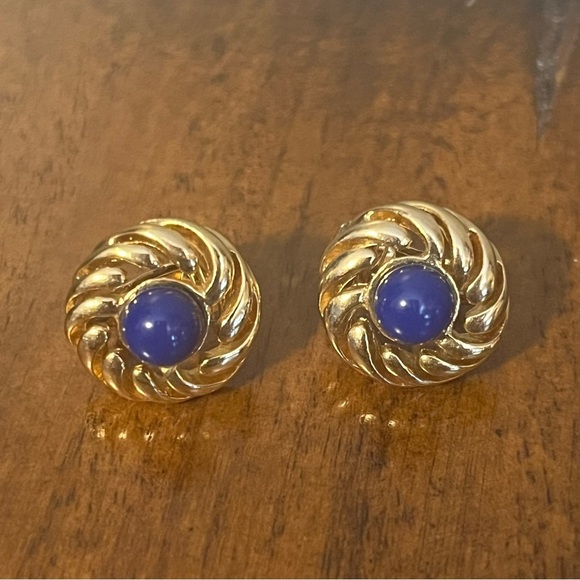 Vintage AVON 1970s Blue Gold
Swirl clip on earrings - Picture 2 of 7